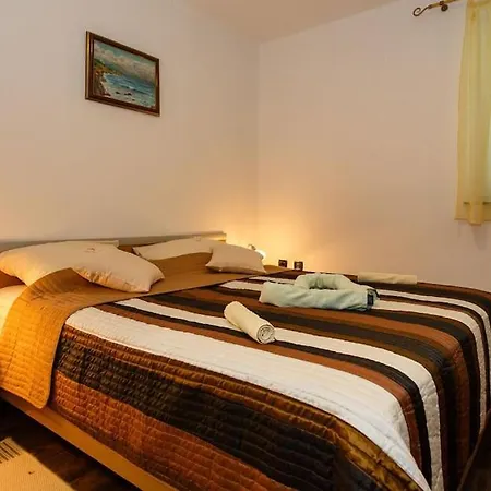 Premium Near Center And With Parking Apartment *