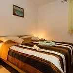 Premium Near Center And With Parking Apartment *